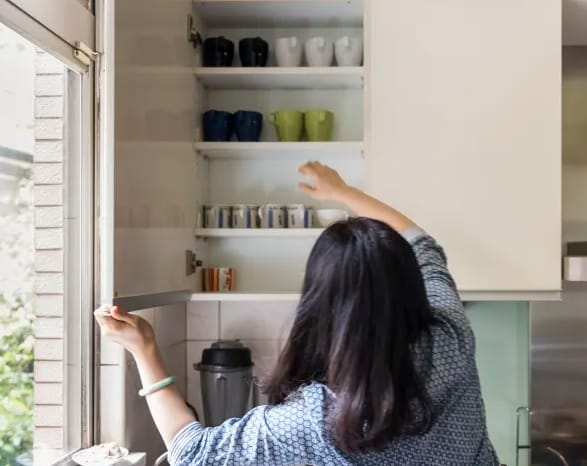 shoulder pain putting dishes away